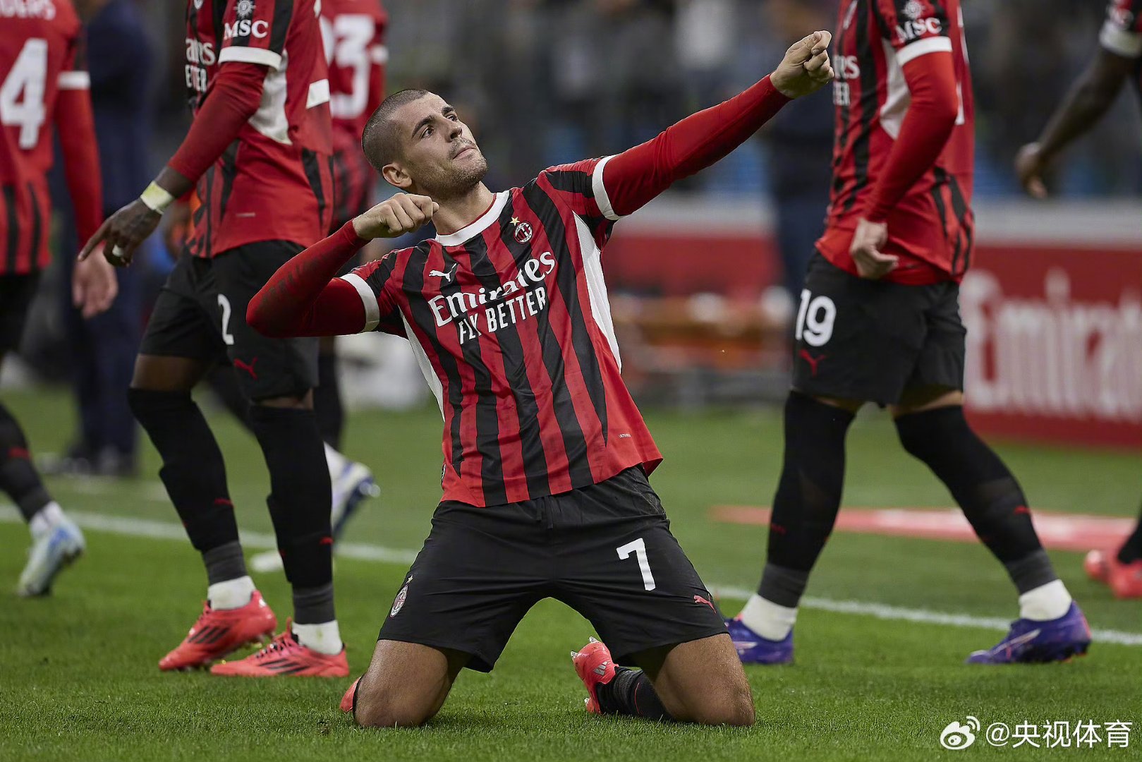 包含转会期国际米兰战术微调：意甲节点到来，质疑声仍在，阵容厚度经受考验的词条