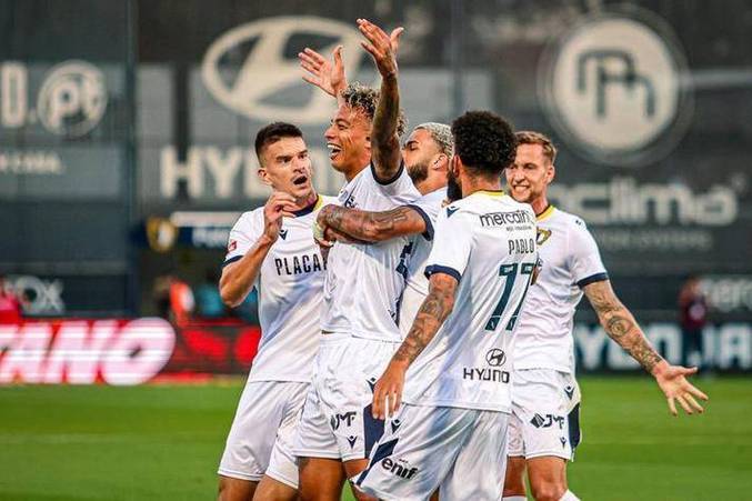 关于赛前密尔沃基雄鹿备战葡超，战术微调细节曝光，悬念犹存，球队文化再被提及的信息